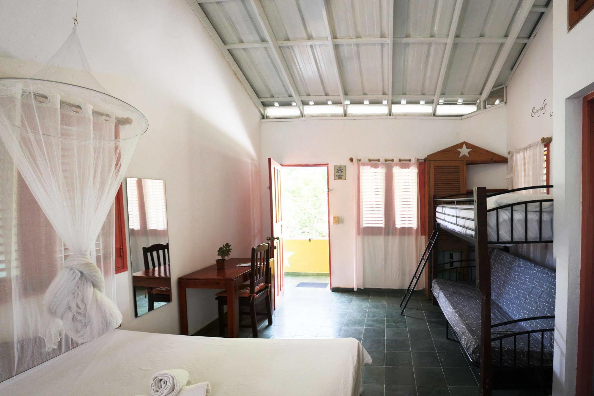Casa Delfin Guest House Лас Теренас Екстериор снимка