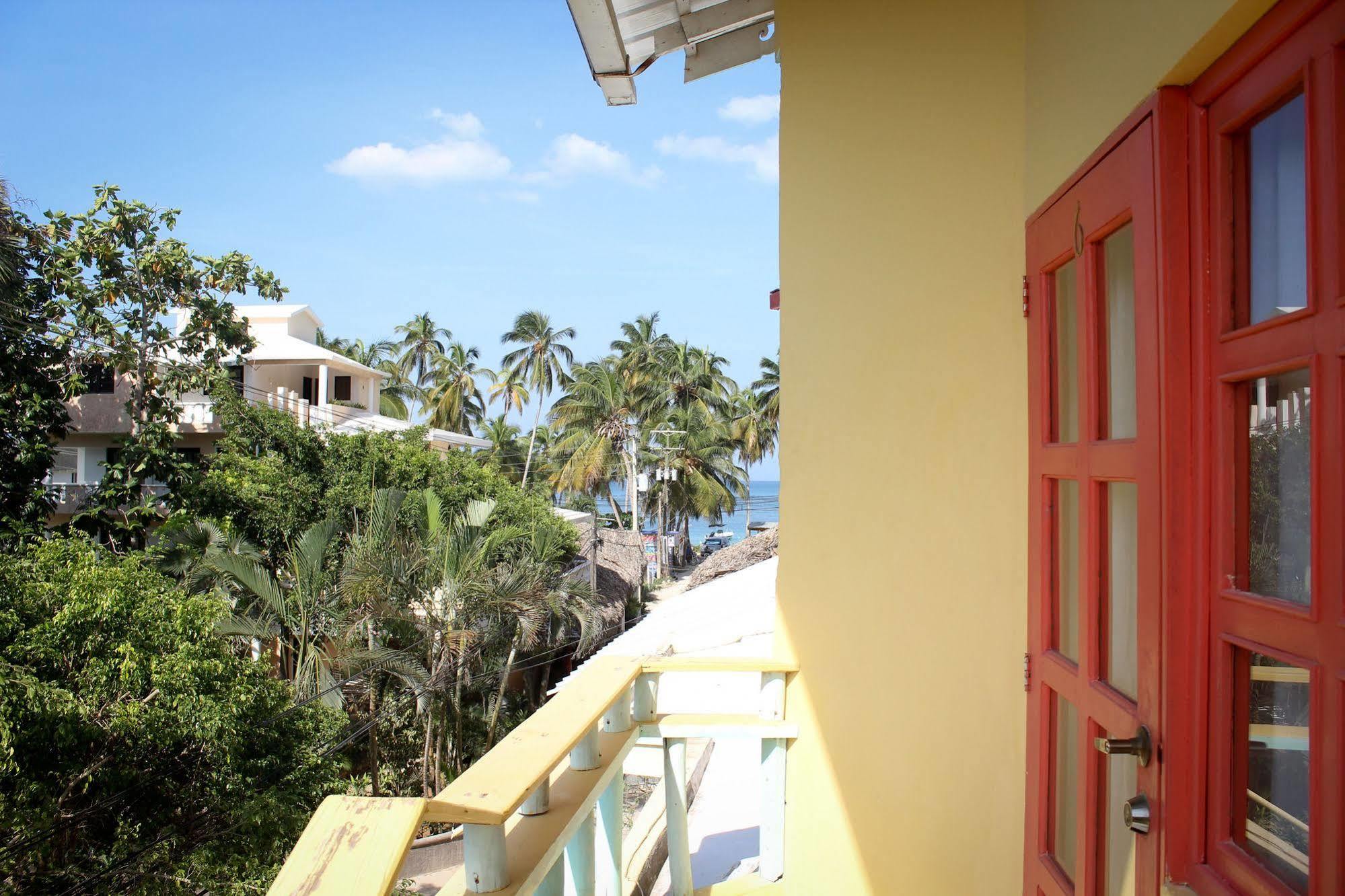 Casa Delfin Guest House Лас Теренас Екстериор снимка