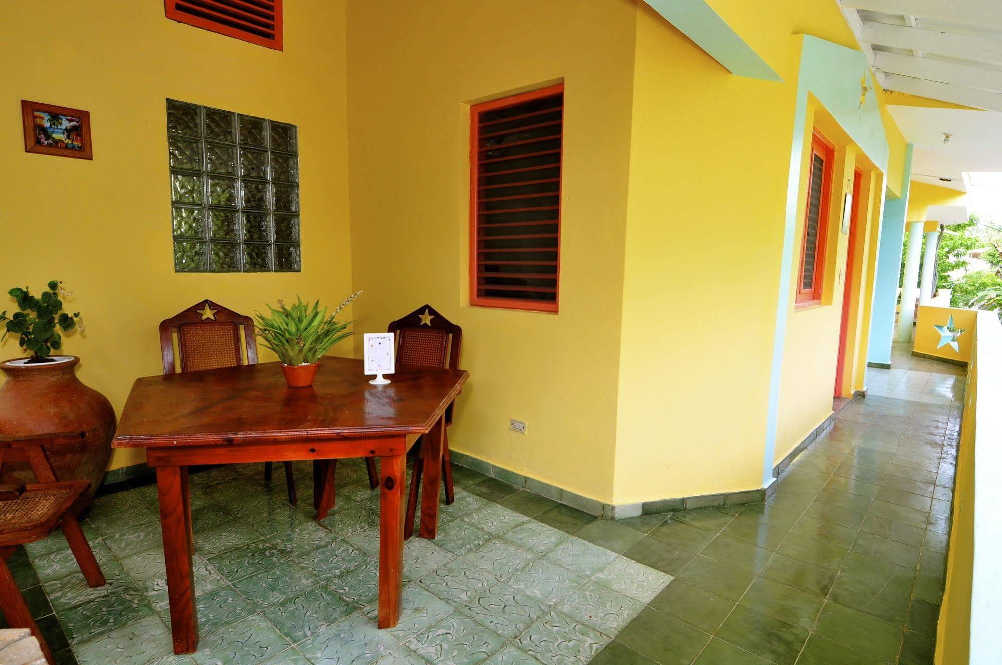 Casa Delfin Guest House Лас Теренас Екстериор снимка