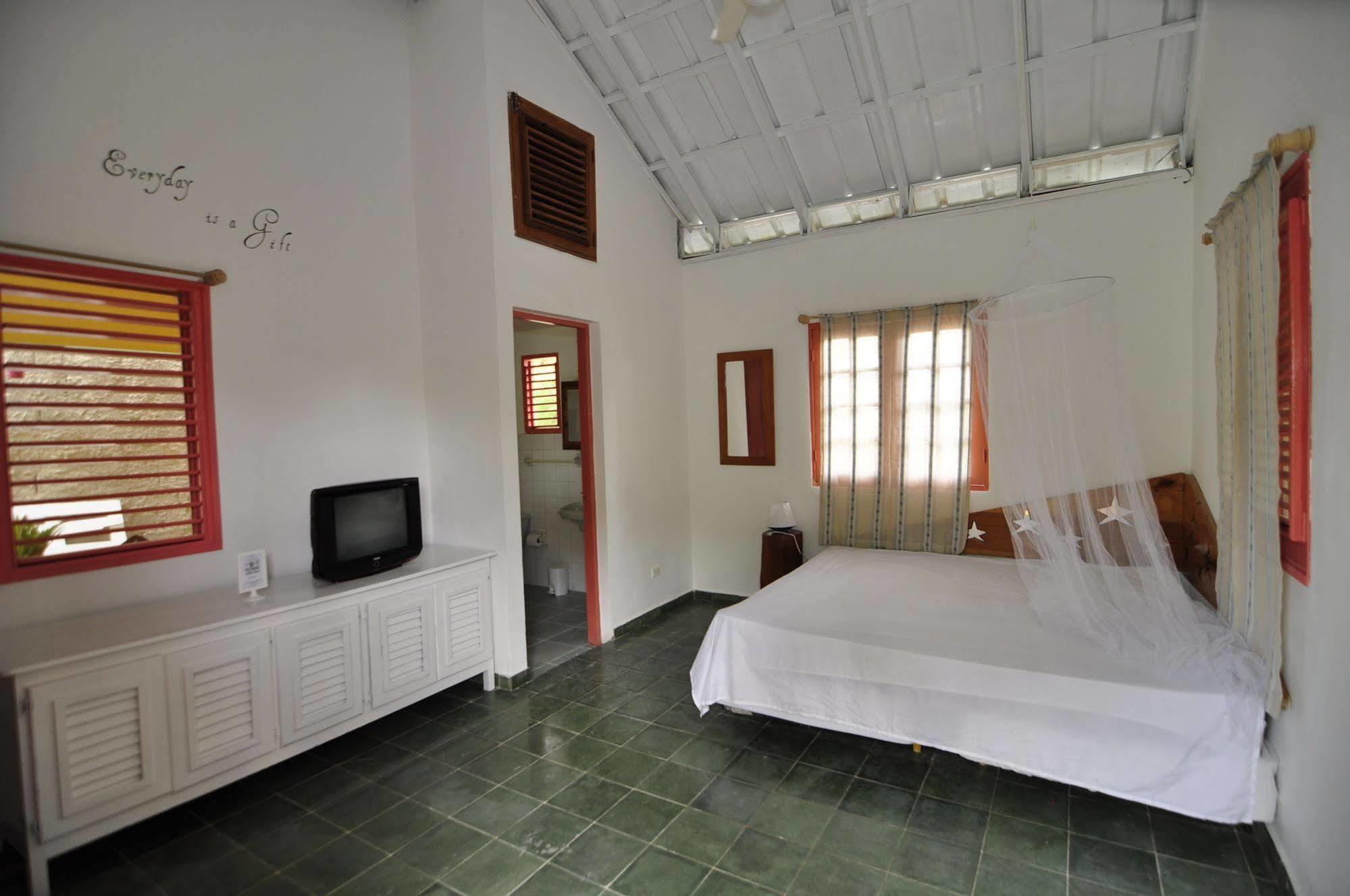 Casa Delfin Guest House Лас Теренас Екстериор снимка