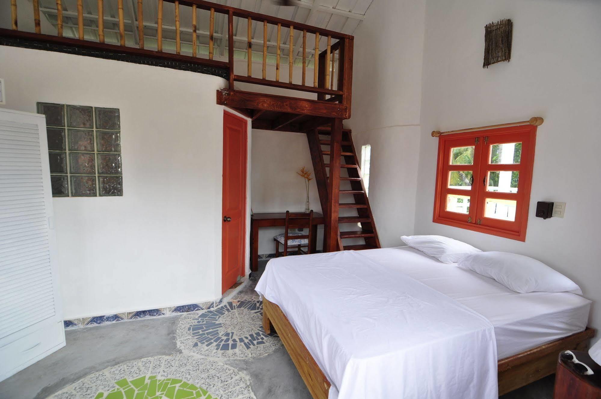 Casa Delfin Guest House Лас Теренас Екстериор снимка